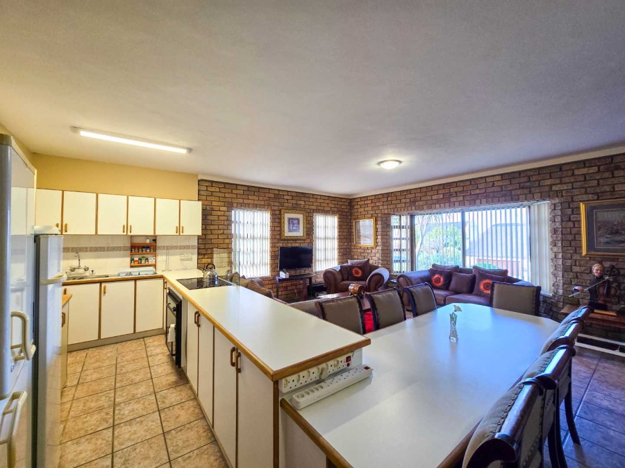 5 Bedroom Property for Sale in Stilbaai Wes Western Cape